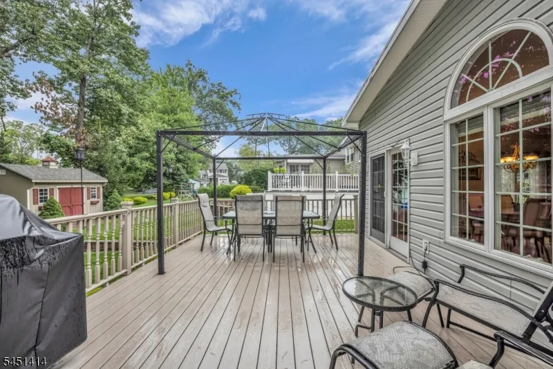 14 Beverly Rd Cedar Grove, NJ 07009