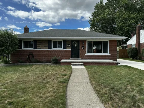 2728 Pinetree Drive