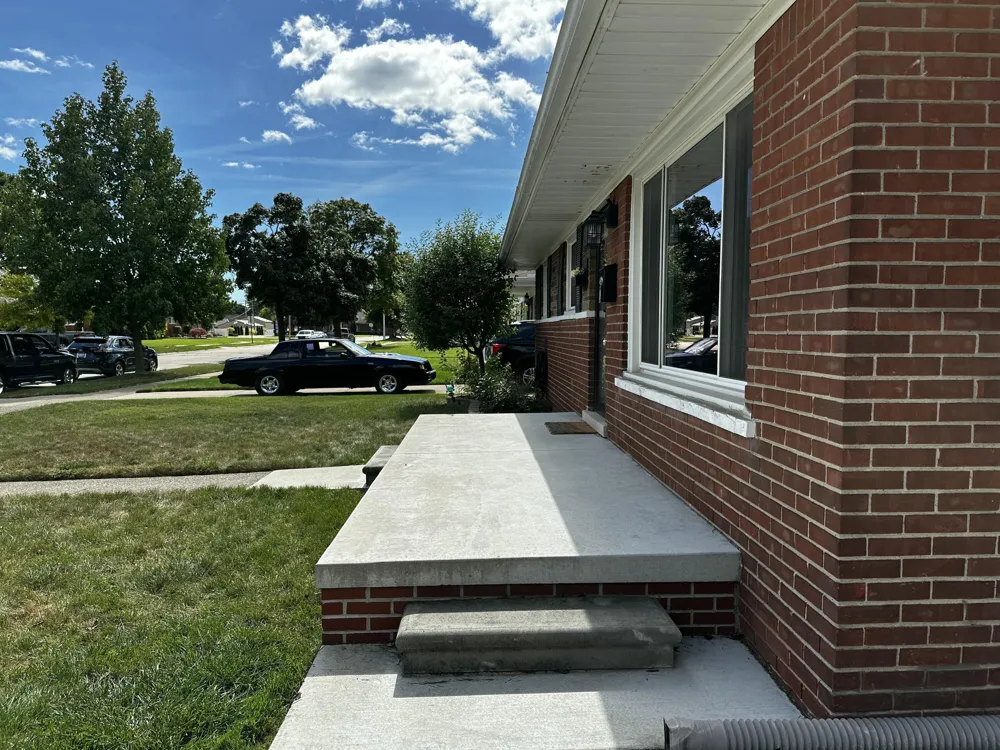 2728 Pinetree Drive Trenton, MI 48183