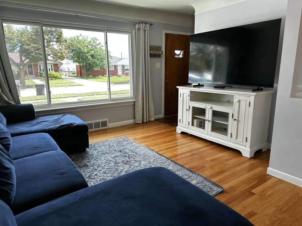 2728 Pinetree Drive Trenton, MI 48183