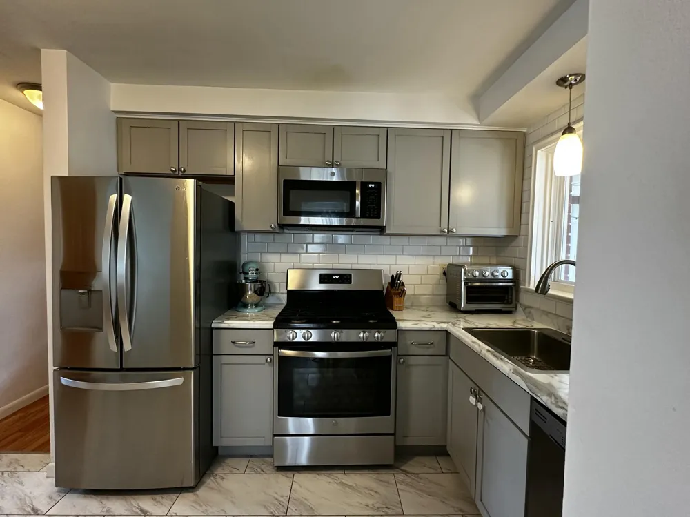 2728 Pinetree Drive Trenton, MI 48183