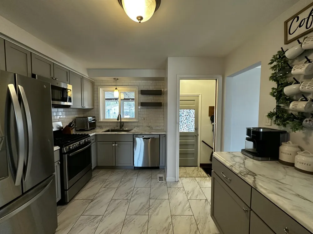 2728 Pinetree Drive Trenton, MI 48183