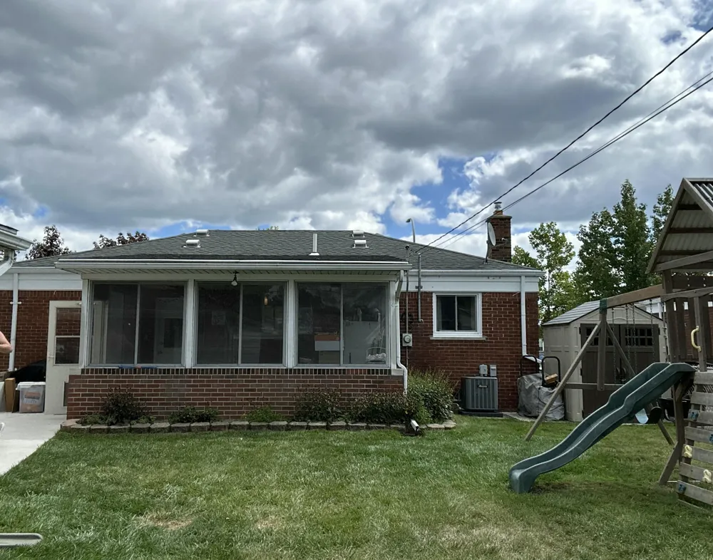 2728 Pinetree Drive Trenton, MI 48183