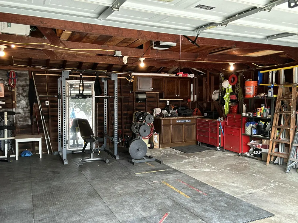 2728 Pinetree Drive Trenton, MI 48183