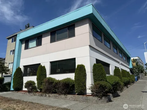 4201 Aurora Avenue