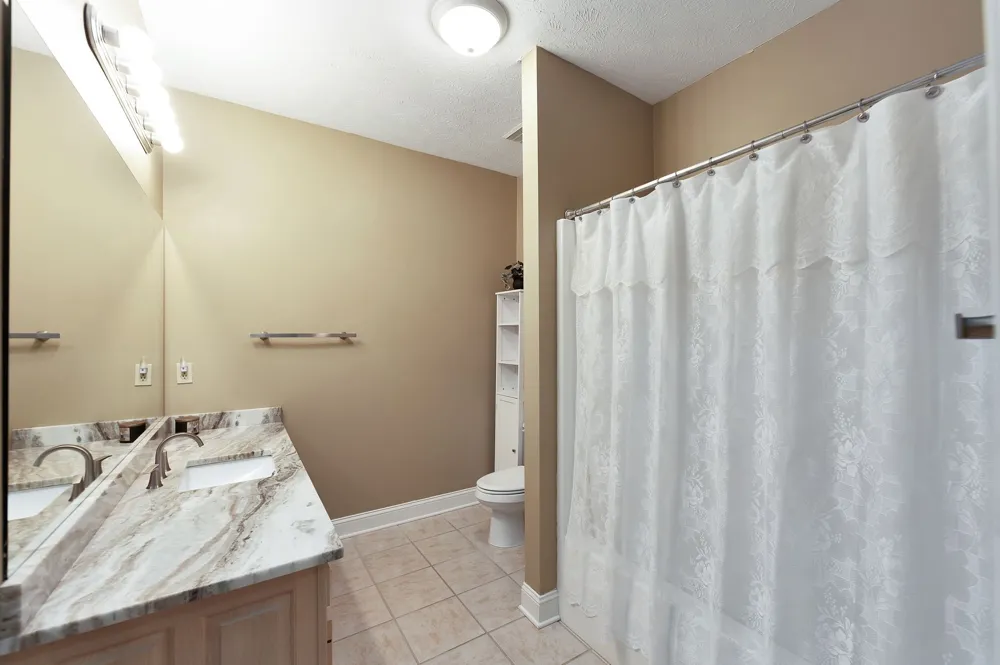 10 Bentwillow Cv Jackson, TN 38305