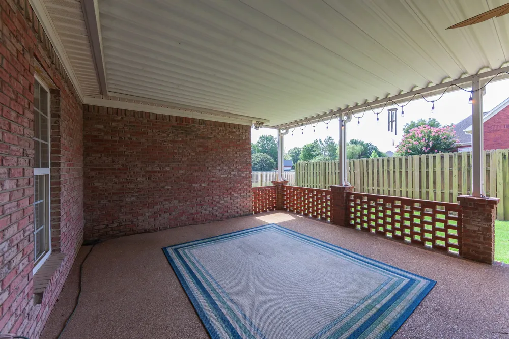10 Bentwillow Cv Jackson, TN 38305