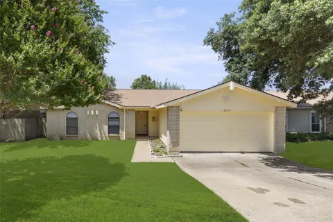 2205 Foxcroft Lane