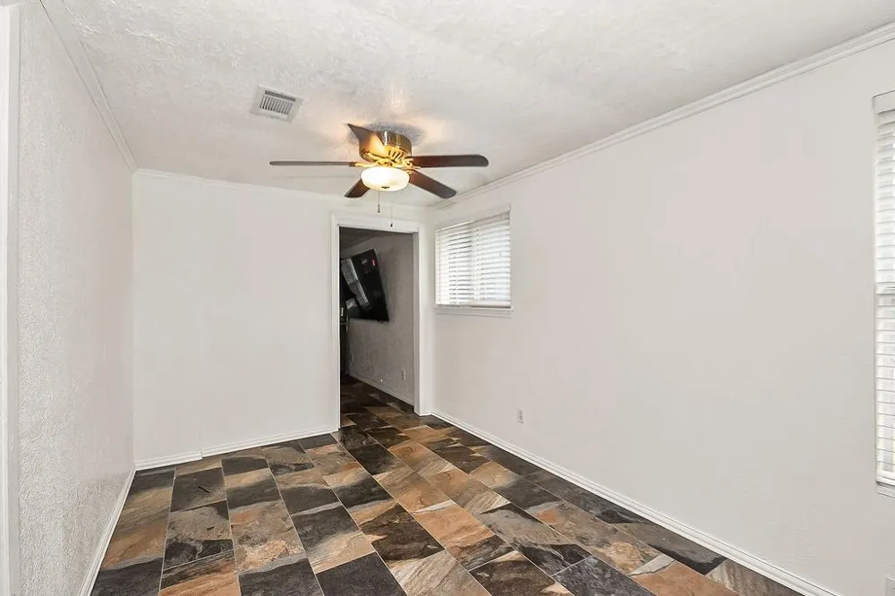 4415 W Bayshore Drive Bacliff, TX 77518