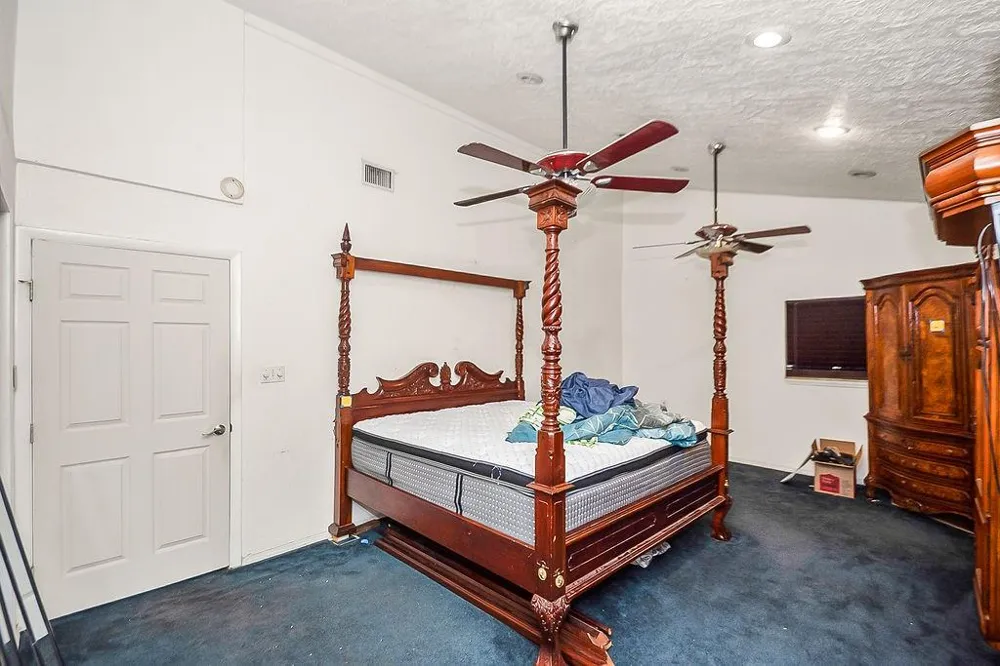4415 W Bayshore Drive Bacliff, TX 77518