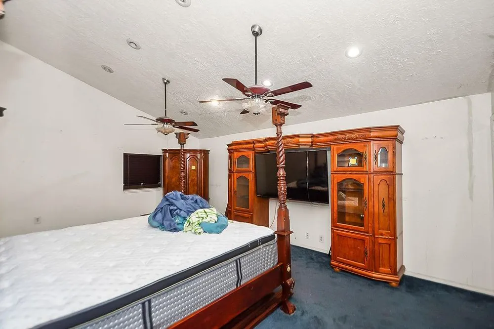 4415 W Bayshore Drive Bacliff, TX 77518