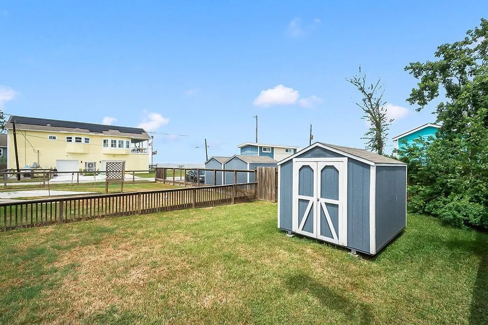 4415 W Bayshore Drive Bacliff, TX 77518