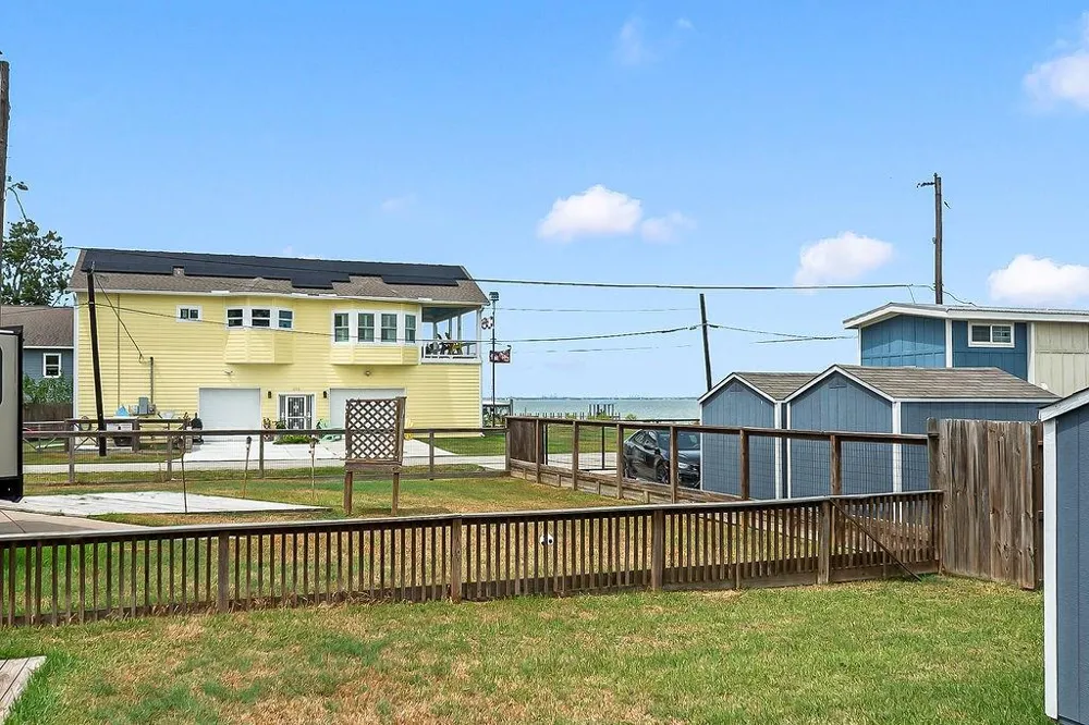 4415 W Bayshore Drive Bacliff, TX 77518