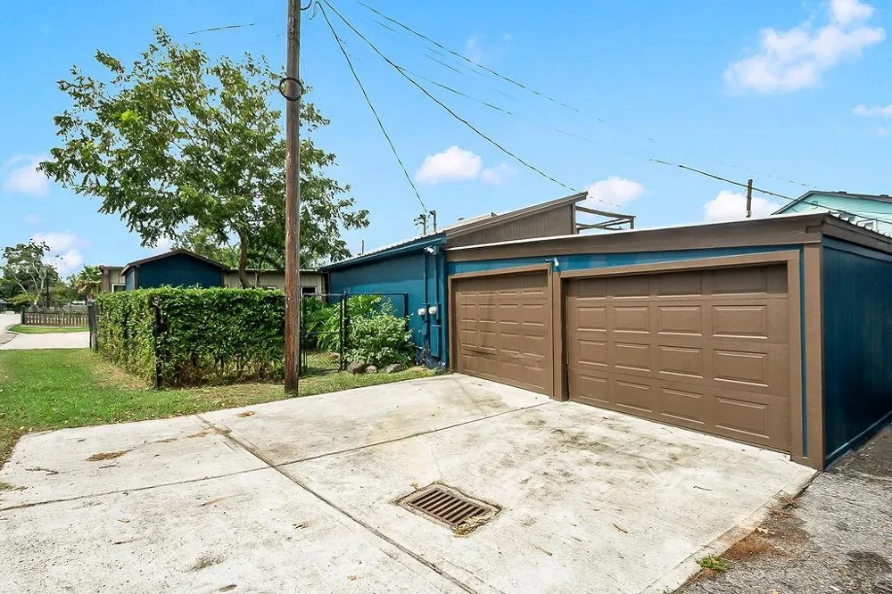 4415 W Bayshore Drive Bacliff, TX 77518