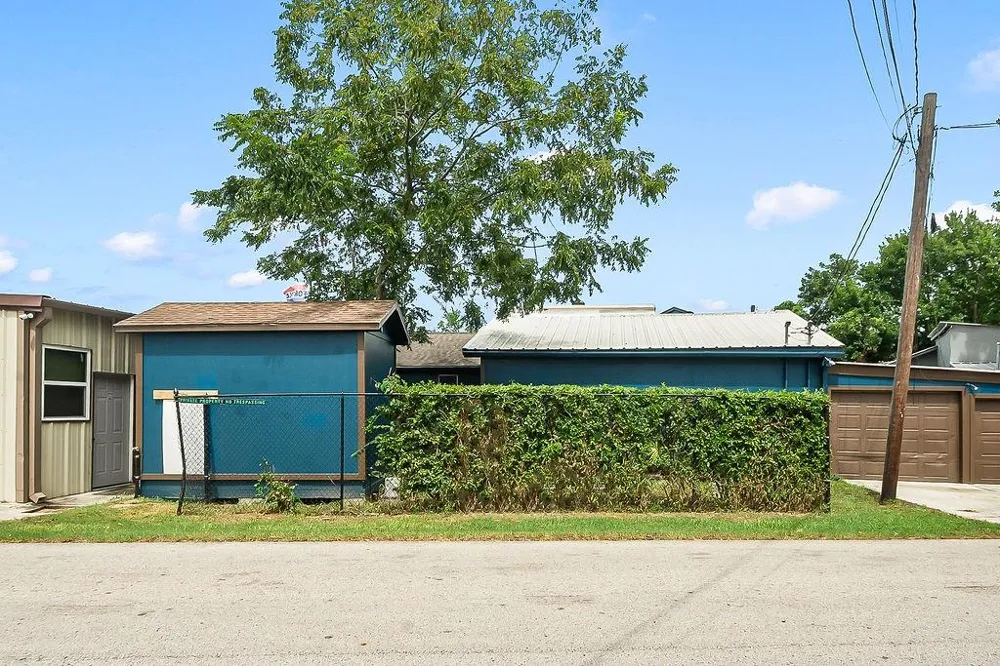 4415 W Bayshore Drive Bacliff, TX 77518