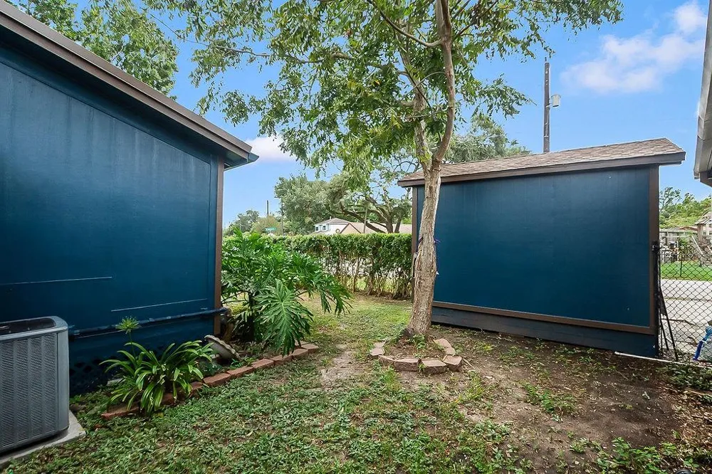 4415 W Bayshore Drive Bacliff, TX 77518
