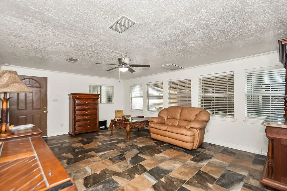 4415 W Bayshore Drive Bacliff, TX 77518