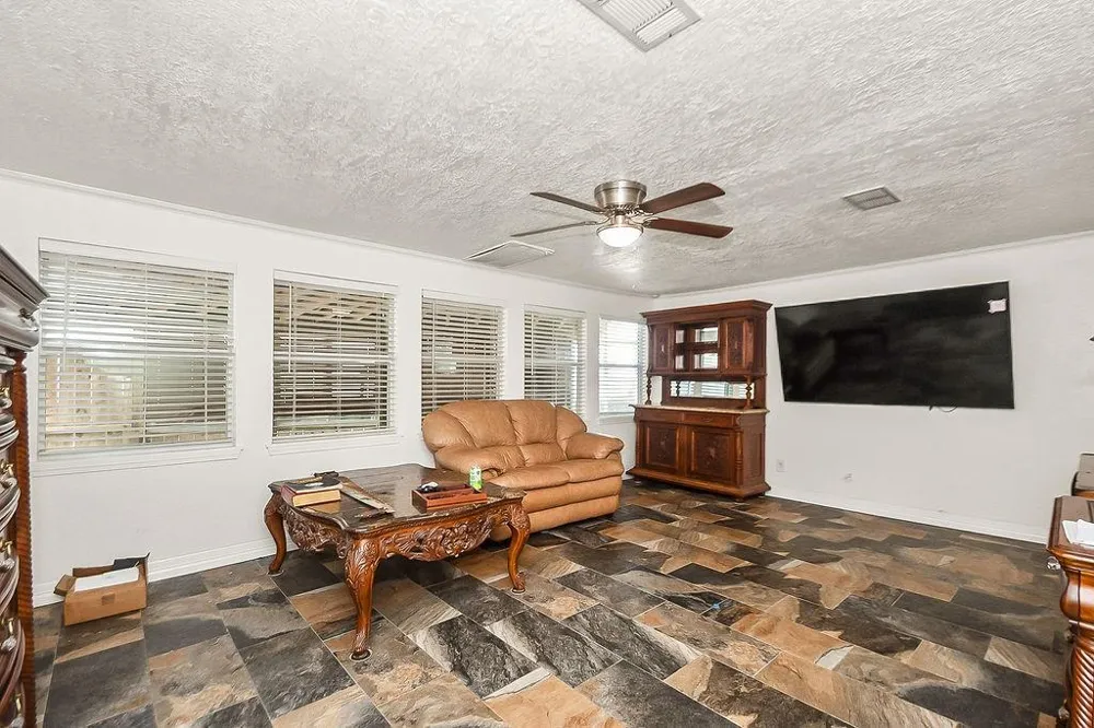 4415 W Bayshore Drive Bacliff, TX 77518