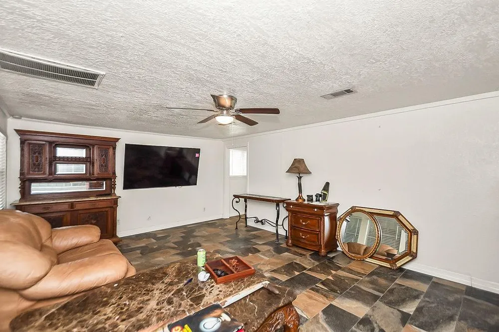 4415 W Bayshore Drive Bacliff, TX 77518