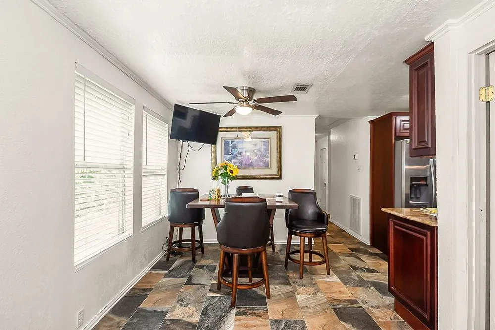 4415 W Bayshore Drive Bacliff, TX 77518