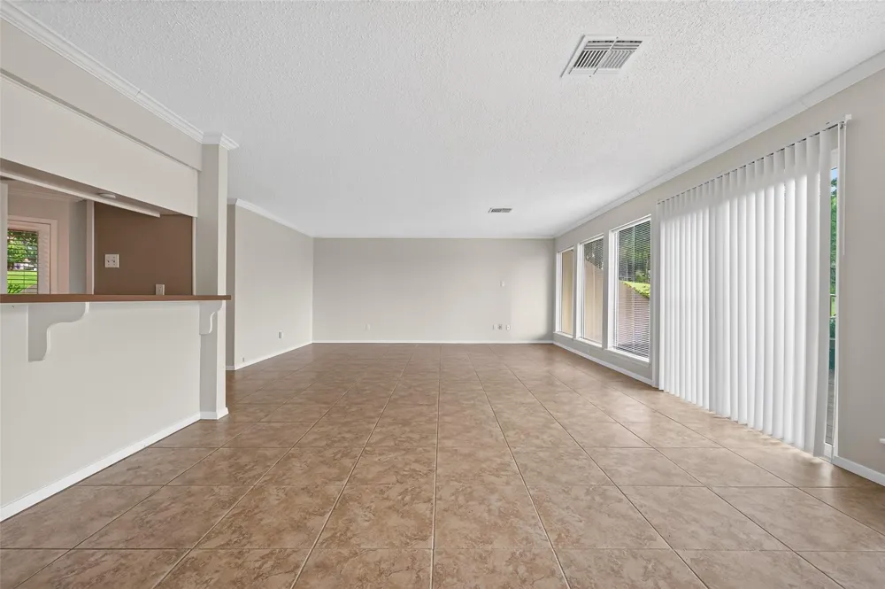 21 April Hill Conroe, TX 77356