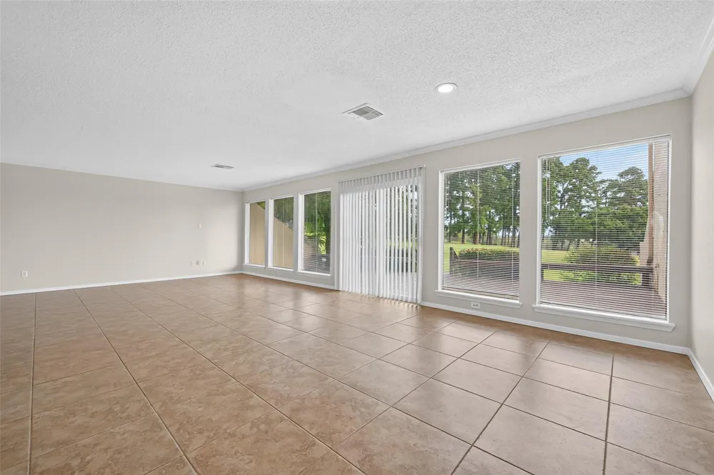 21 April Hill Conroe, TX 77356