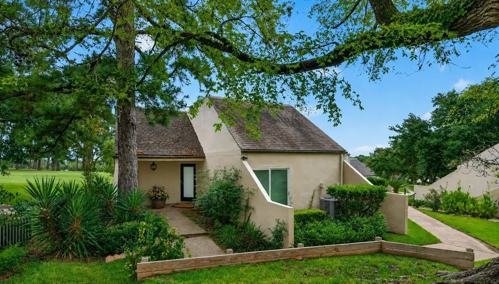 21 April Hill Conroe, TX 77356