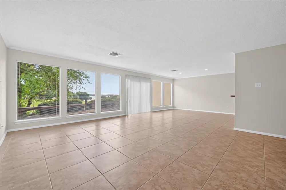 21 April Hill Conroe, TX 77356