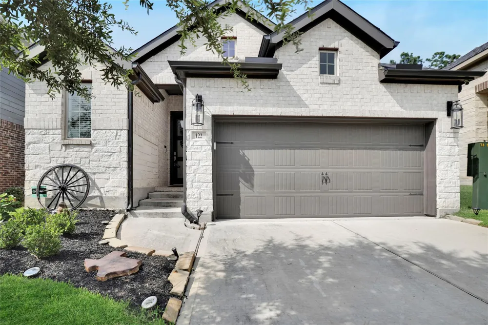122 Hidden Peak Drive Montgomery, TX 77316