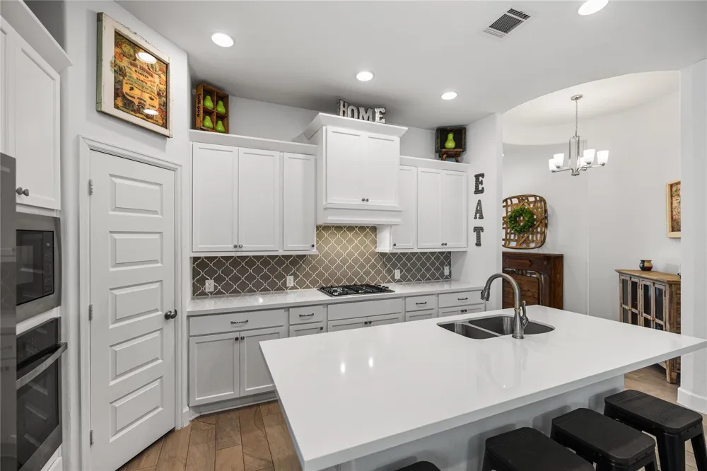 122 Hidden Peak Drive Montgomery, TX 77316