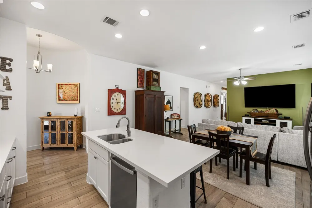 122 Hidden Peak Drive Montgomery, TX 77316
