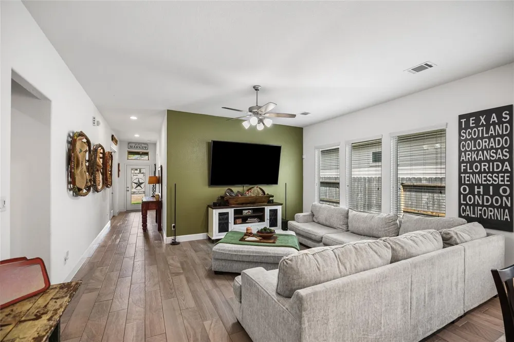 122 Hidden Peak Drive Montgomery, TX 77316