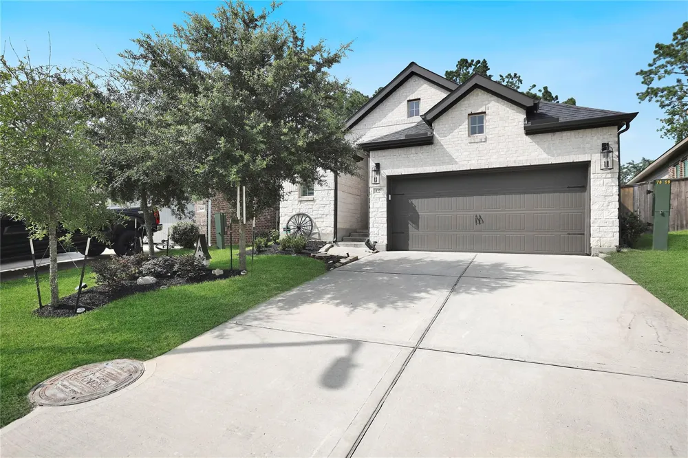 122 Hidden Peak Drive Montgomery, TX 77316