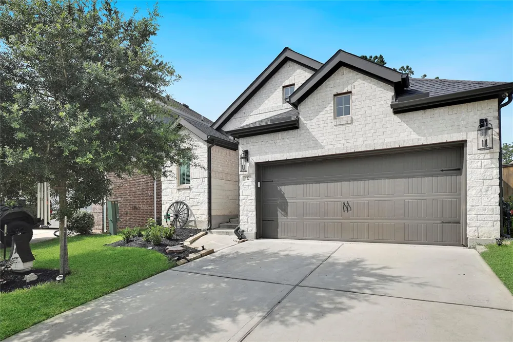 122 Hidden Peak Drive Montgomery, TX 77316