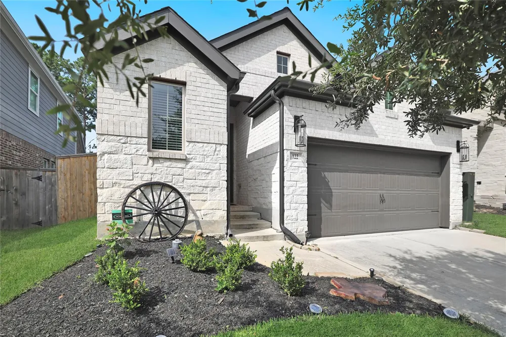 122 Hidden Peak Drive Montgomery, TX 77316