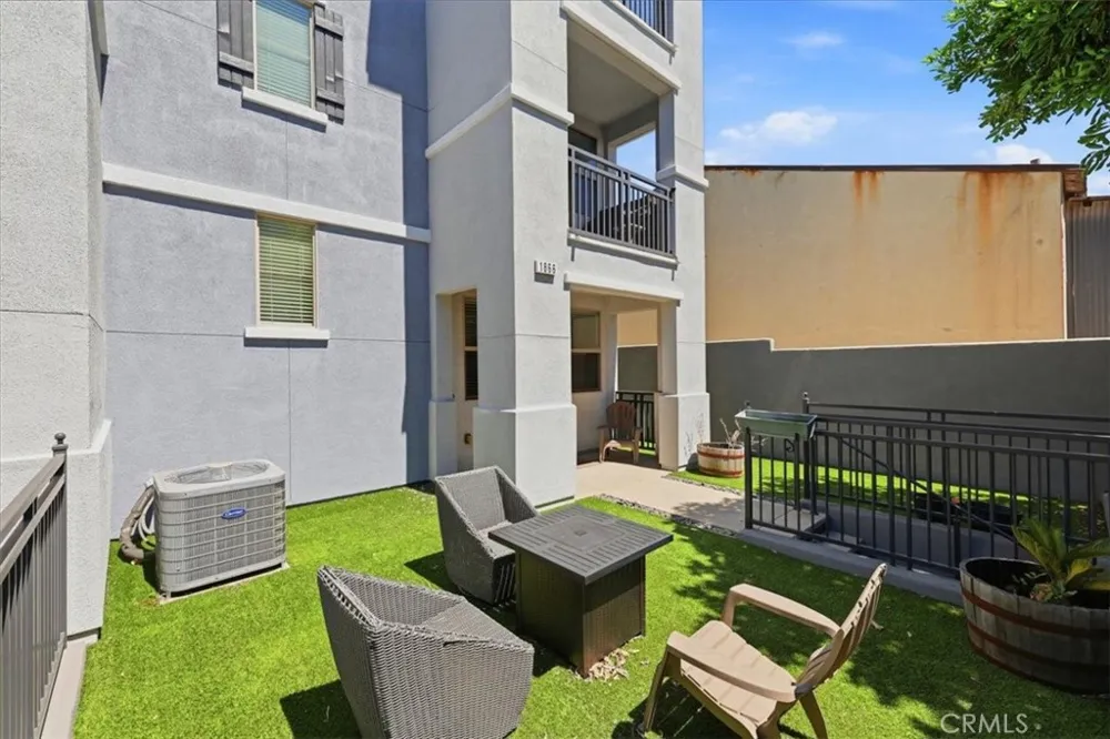 1866 Orizaba Signal Hill, CA 90755