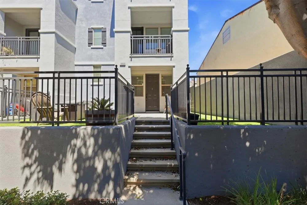 1866 Orizaba Signal Hill, CA 90755