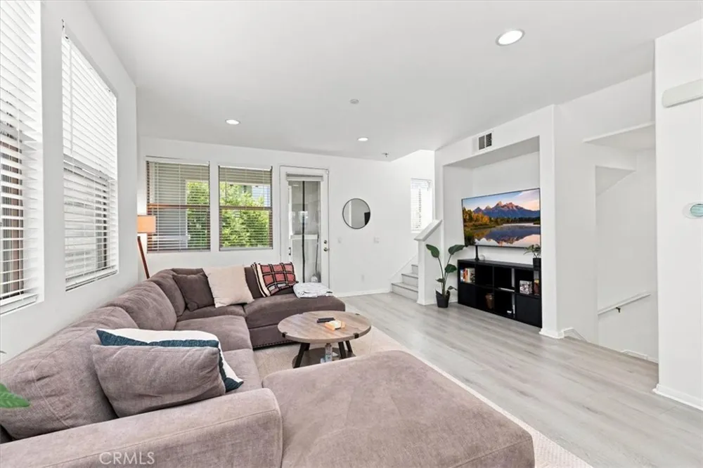 1866 Orizaba Signal Hill, CA 90755