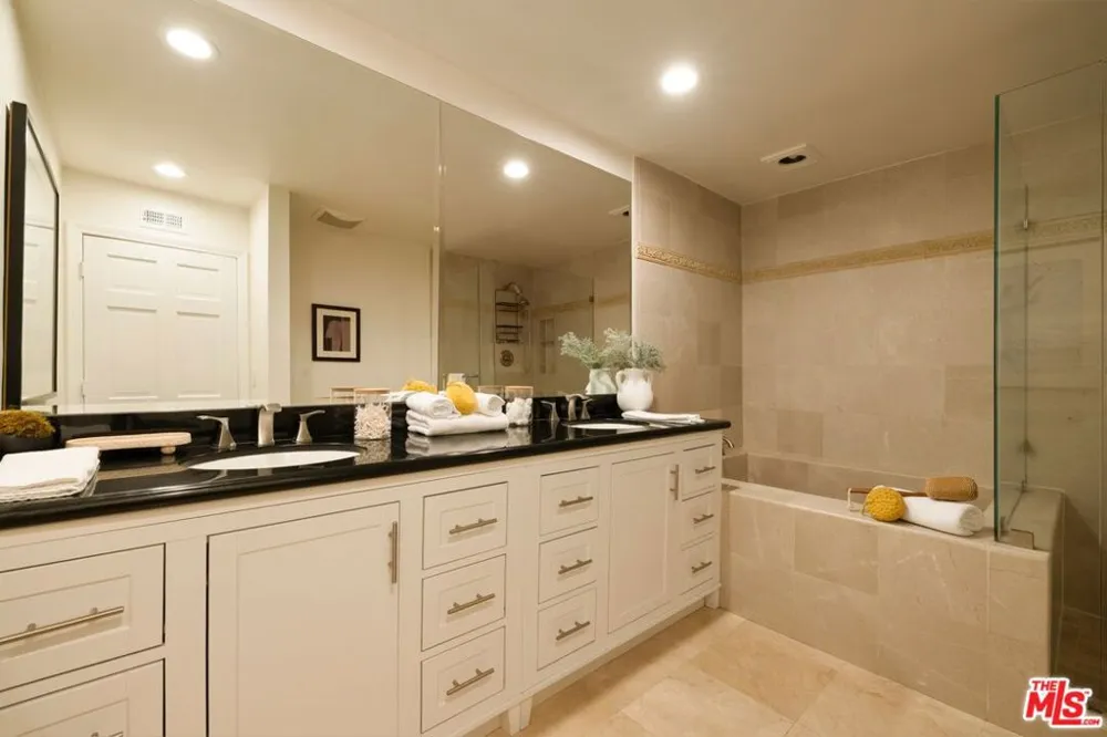 1422 S Bentley Avenue #101 Los Angeles, CA 90025