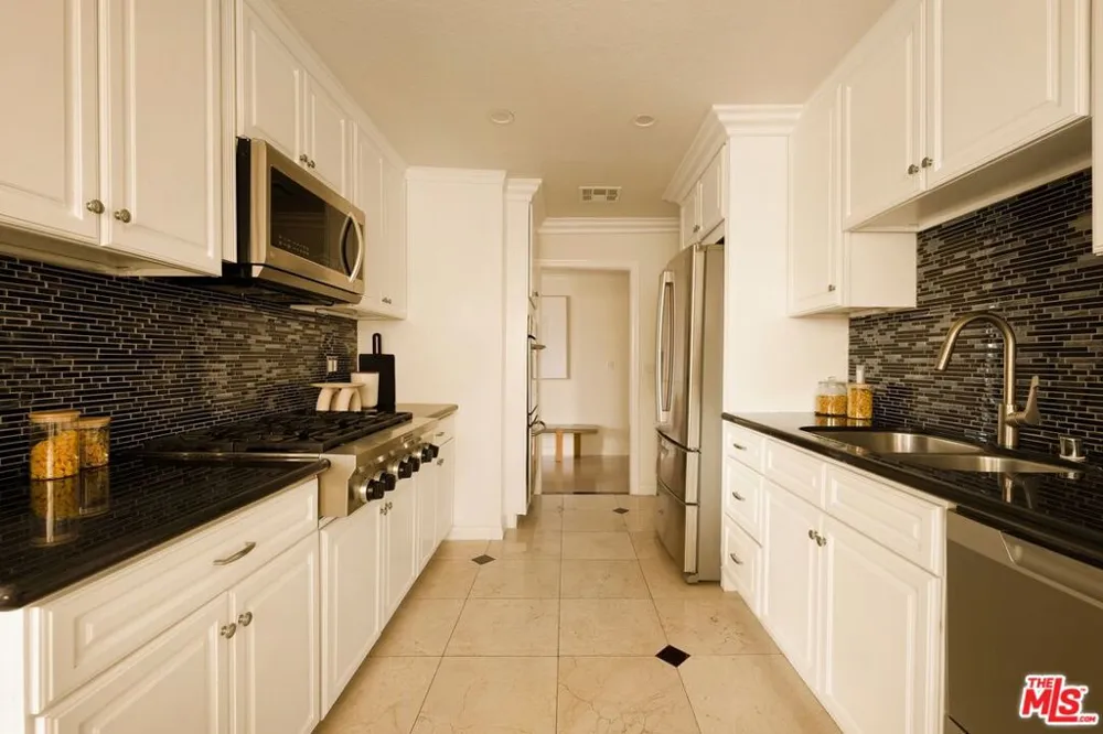 1422 S Bentley Avenue #101 Los Angeles, CA 90025