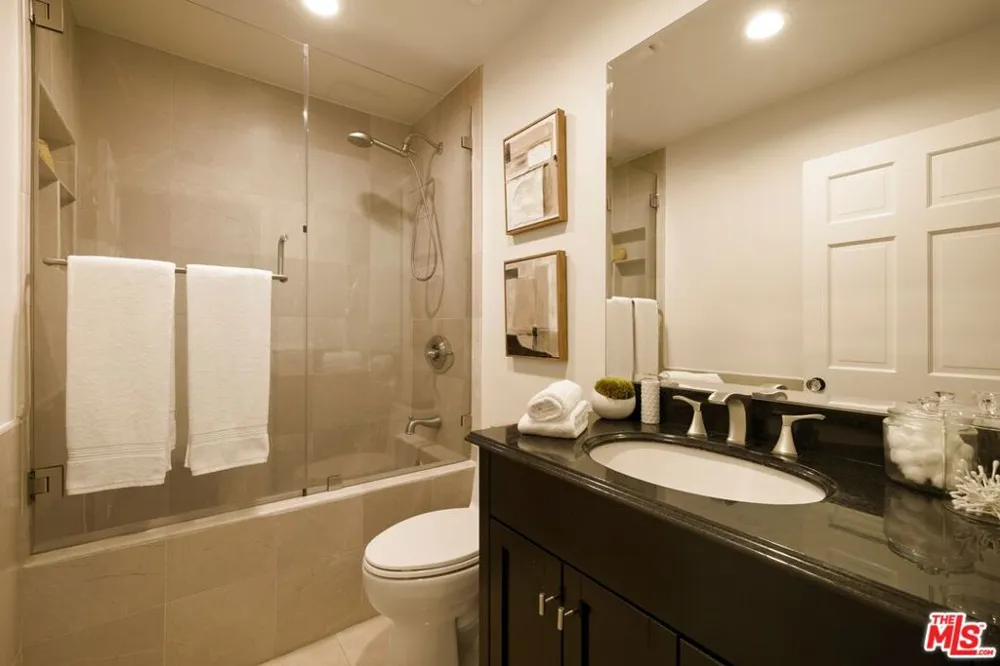 1422 S Bentley Avenue #101 Los Angeles, CA 90025