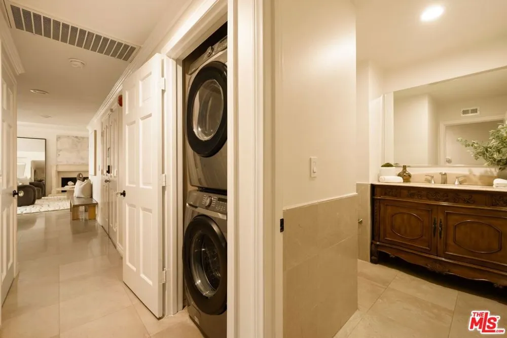 1422 S Bentley Avenue #101 Los Angeles, CA 90025