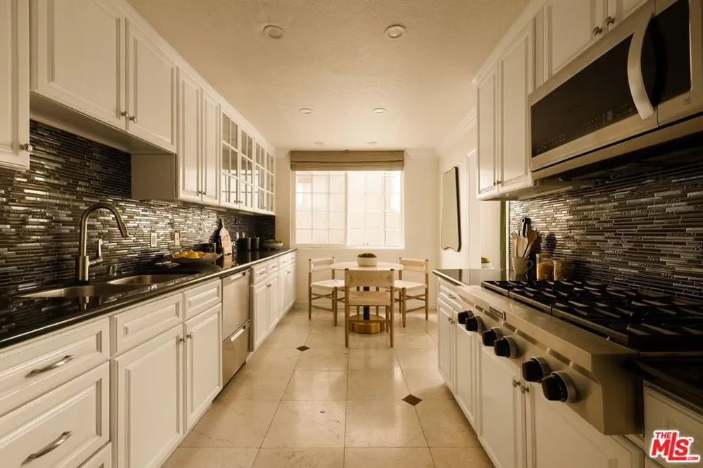 1422 S Bentley Avenue #101 Los Angeles, CA 90025