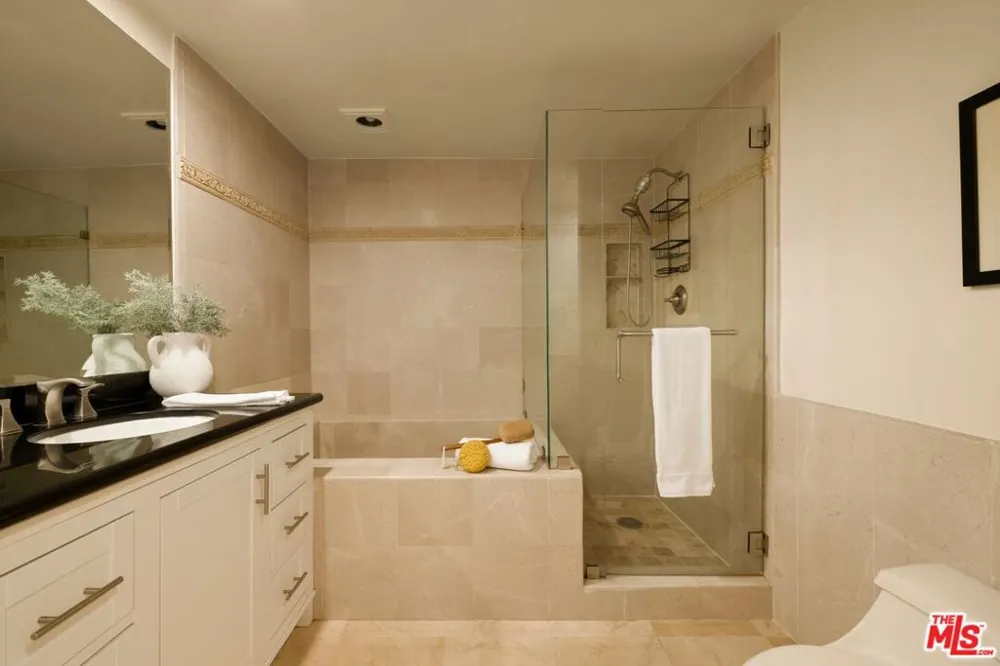 1422 S Bentley Avenue #101 Los Angeles, CA 90025