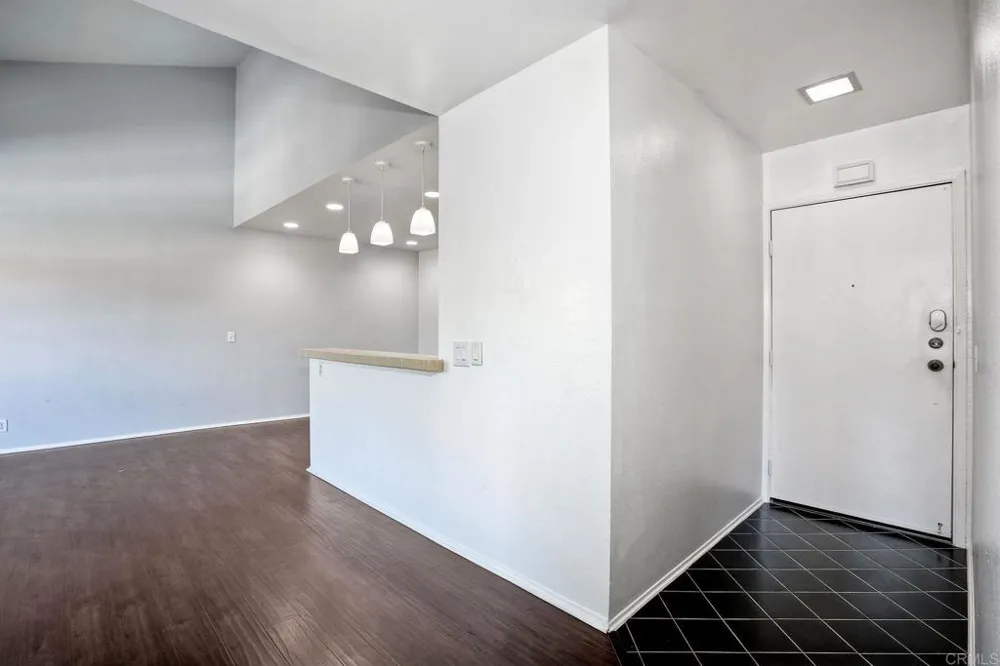 10350 Caminito Cuervo #111 San Diego, CA 92108