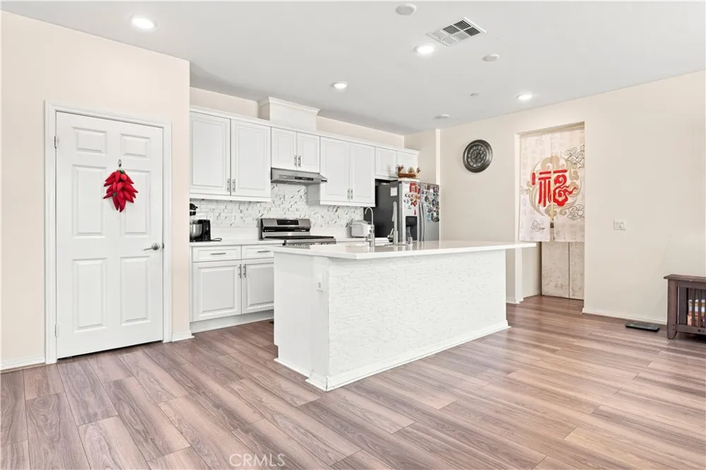 5111 S Victory Lane Ontario, CA 91762