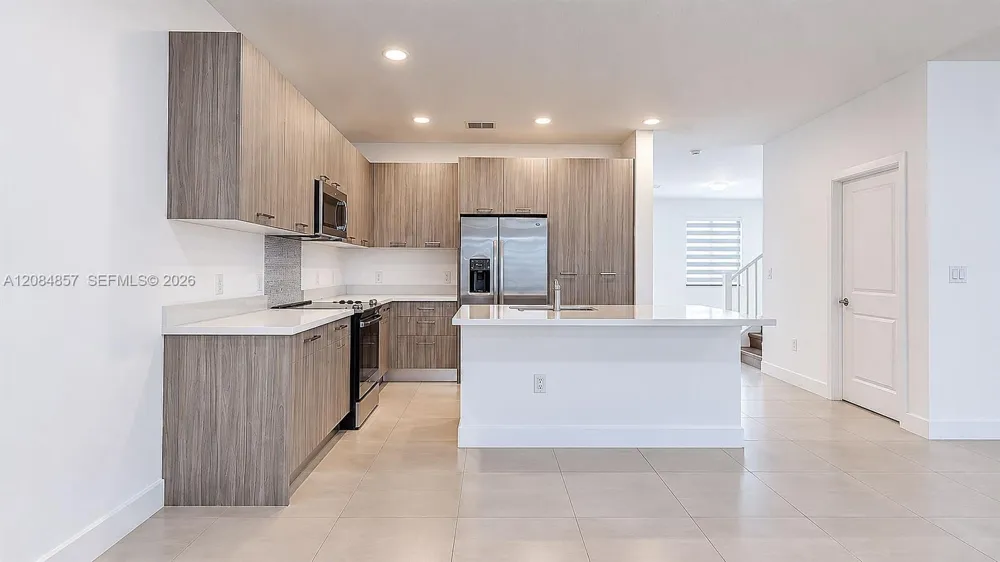 15811 SW 136th Ter Miami, FL 33196
