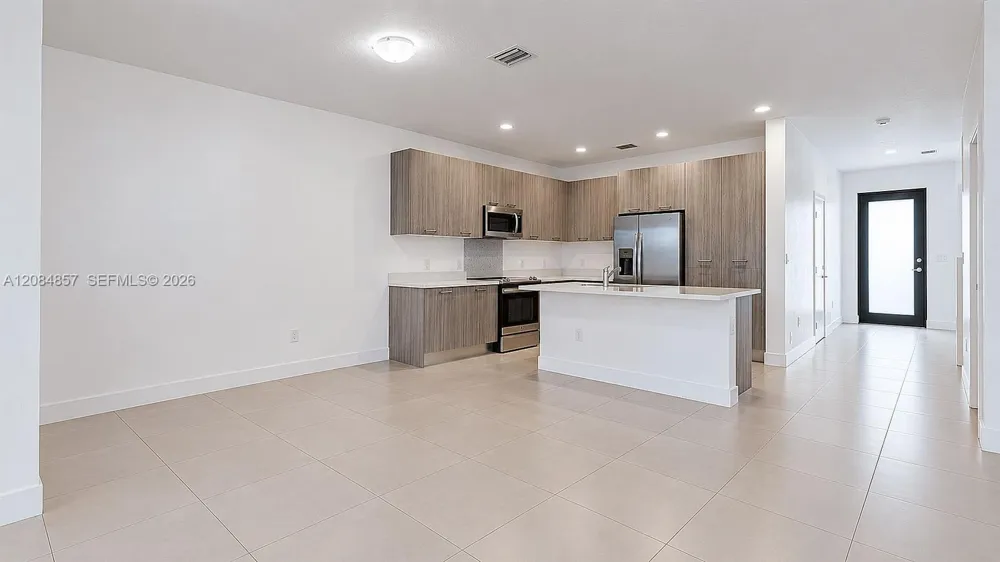 15811 SW 136th Ter Miami, FL 33196