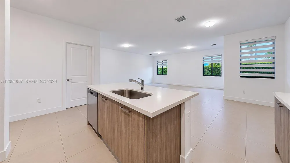 15811 SW 136th Ter Miami, FL 33196