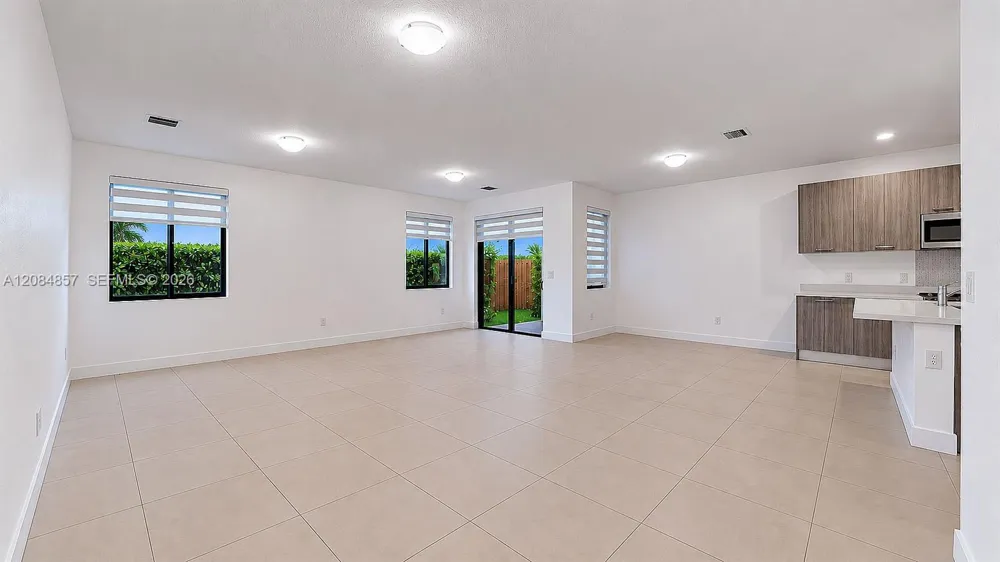 15811 SW 136th Ter Miami, FL 33196